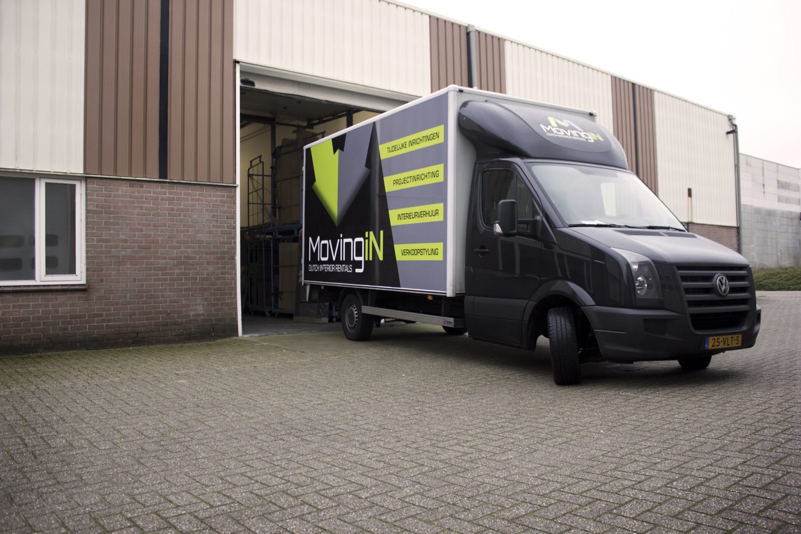 De Moving-In bus bij de oude locatie
